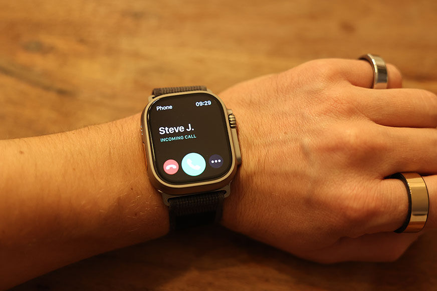 Входящий звонок на Apple Watch Ultra.